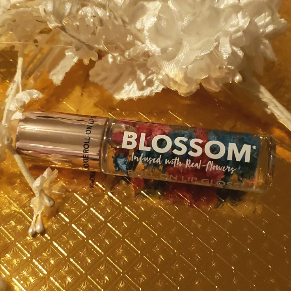 🌟HP🌟🧚‍♀️SUGAR COOKIE Blossom Roll-On Lip Gloss NWOBOX